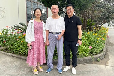 Mr. He Shijun, onye nchoputa JINHAILUO, gara ZHOUSHAN JWELL Screw&Barrel Co., LTD.